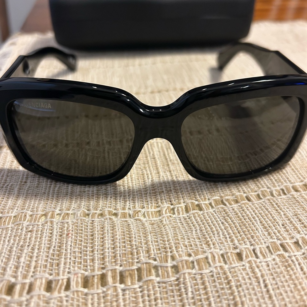 NEW BALENCIAGA BB0072S‎ 001 UNISEX BLACK SUNGLASSES - Picture 3 of 11